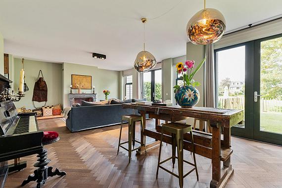 Salonrijtuigstraat 1