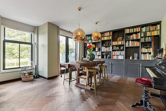 Salonrijtuigstraat 1